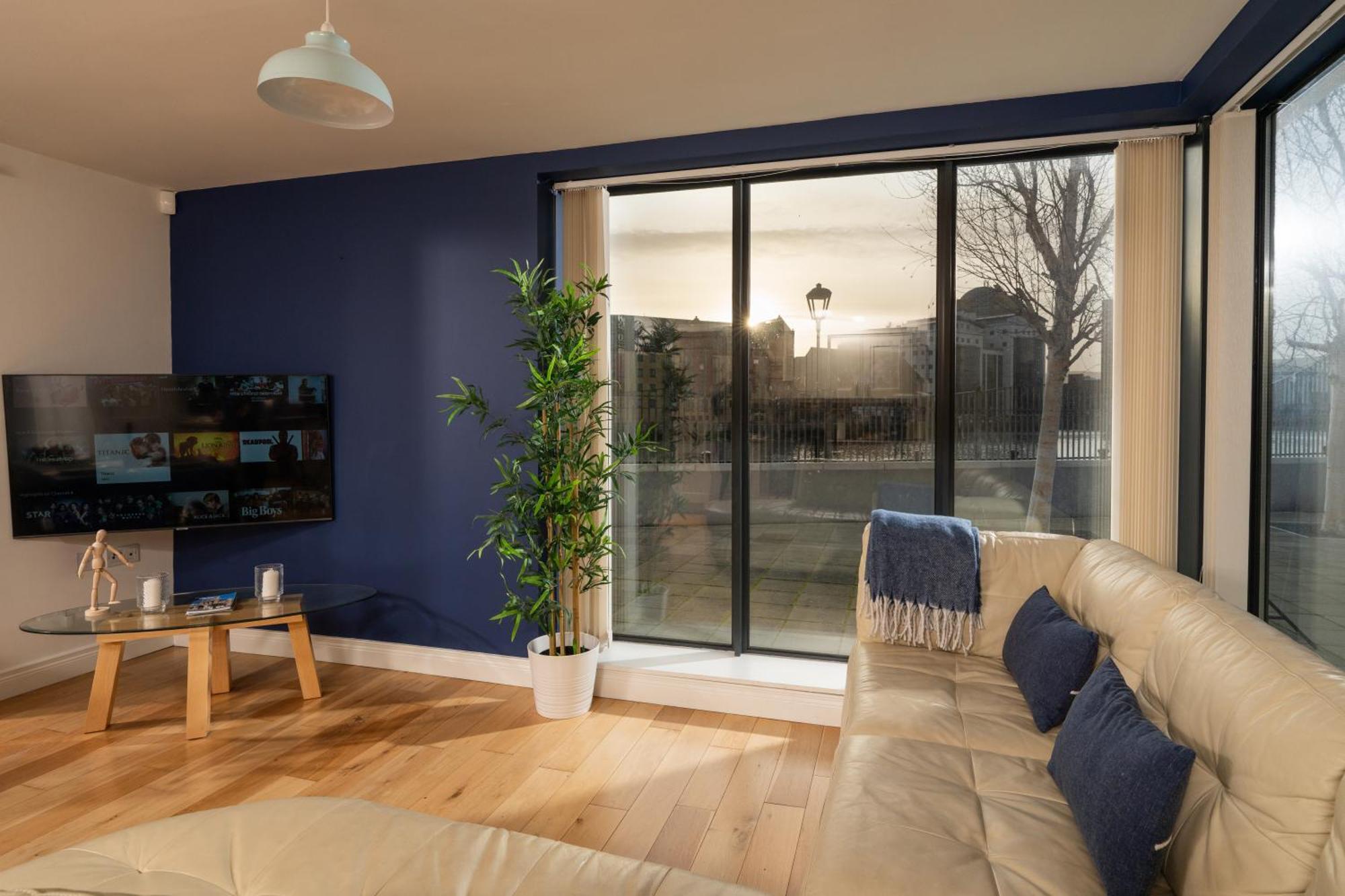 River Side Apartment, City Centre - Beautiful View And Free Parking! Белфаст Екстер'єр фото